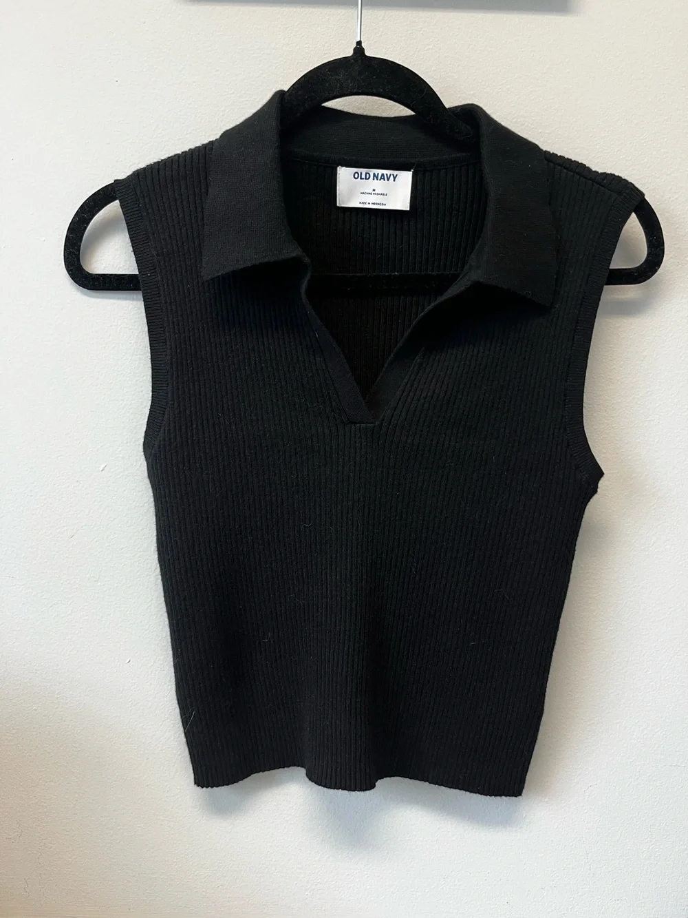 NWT Old Navy Black Ribbed Sleeveless Polo Crop Tank Sweater Top Sz M - Picture 1 of 9